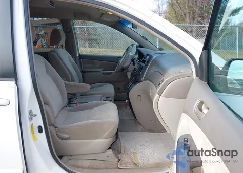 2007 Toyota Sienna Le z USA, uszkodzony, nr VIN 5TDZK23C17S021742